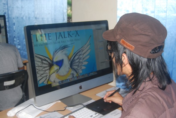 Mahasiswa DKV berinteraksi dengan komputer