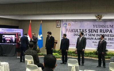 Dekan Fakultas Seni Rupa ddanDesain ISI Denpasar Menyudisium 262 Orang Mahasiswa