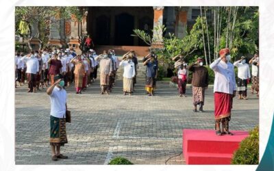 Rektor Institut Seni Indonesia (ISI) Denpasar Prof. Dr. Wayan “ Kun” Adnyana memimpin Upacara Peringatan Hari Pendidikan Nasional yang diikuti oleh para pimpinan, tenga pendidik, dan tenaga kependidikan di lingkungan ISI Denpasar