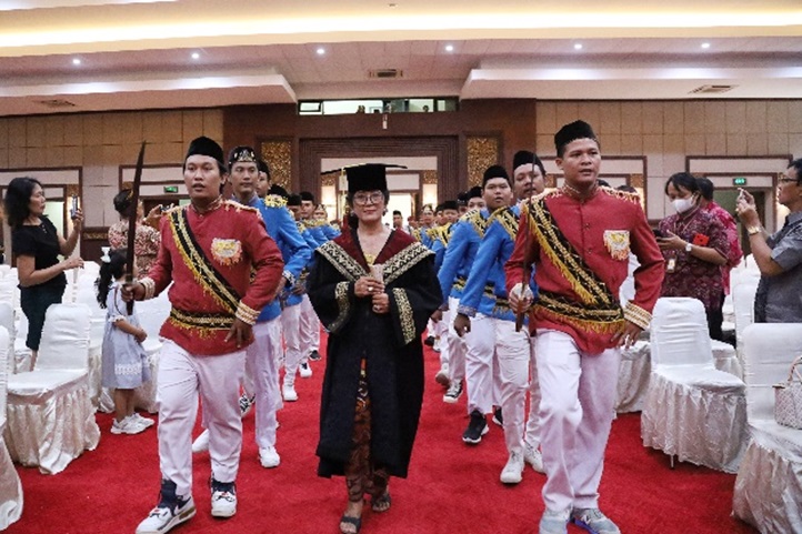 Karma Citta Waskita Inagurasi dan Sapa Publik Guru Besar Anyar Prof. Dr. Ida Ayu Trisnawati, S.ST.,M.Si