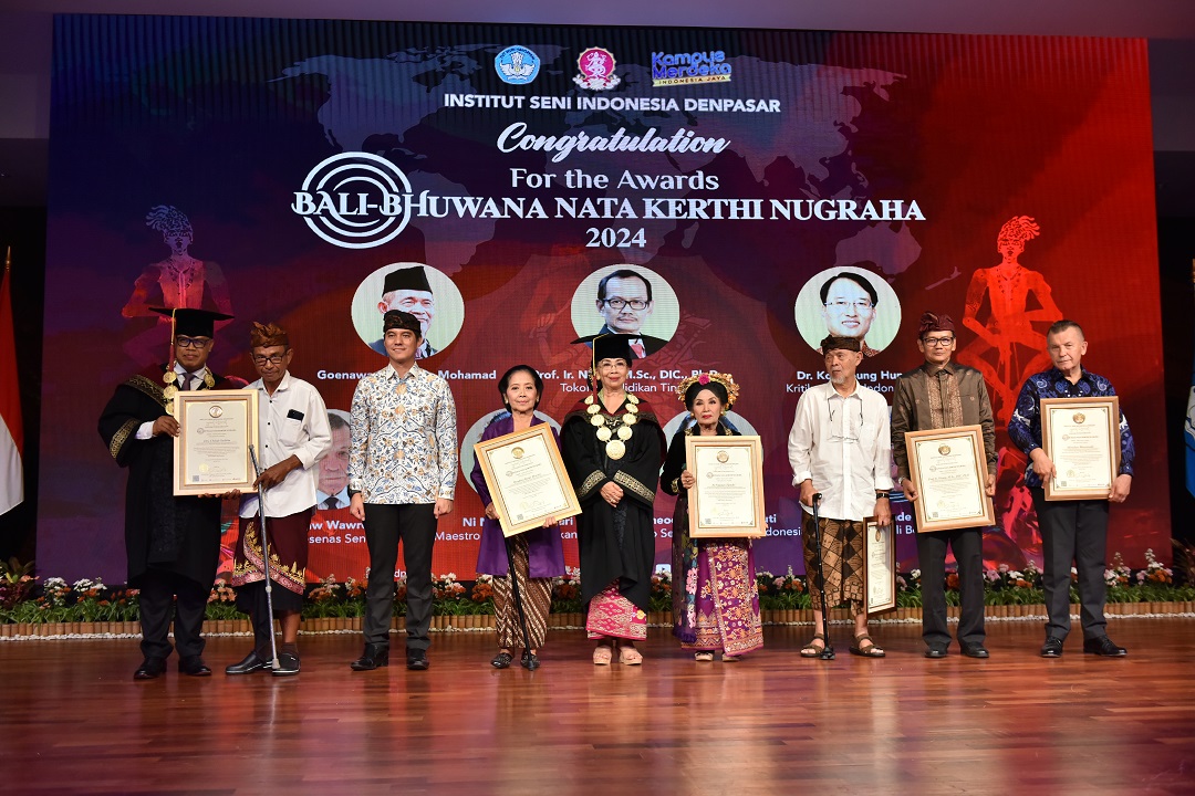 (Antara) Dies Natalis XXI ISI Denpasar Bertabur Bintang 7 Foto Tari Siwa Nata Raja