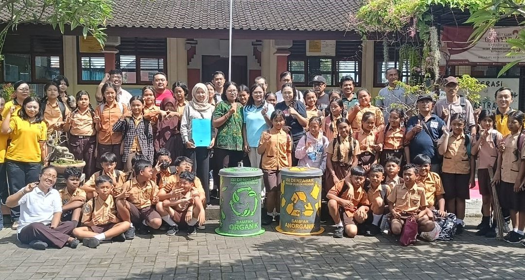 Sosialisasi Sampah Organik dan Non Organik Melalui Kegiatan Pengabdian Kepada Masyarakat Kolaborasi Prodi Despro dan Kriya FSRD ISI Denpasar.