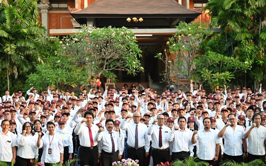 Rektor ISI BALI Buka PKKMB Tahun 2025