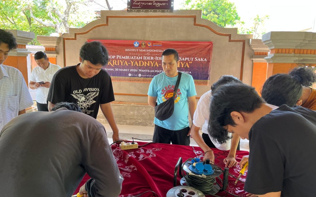 Mahasiswa ISI BALI Nyarengin Loka Karya Ngaryanin Ider-Ider miwah Saput Saka Gedung Jineng