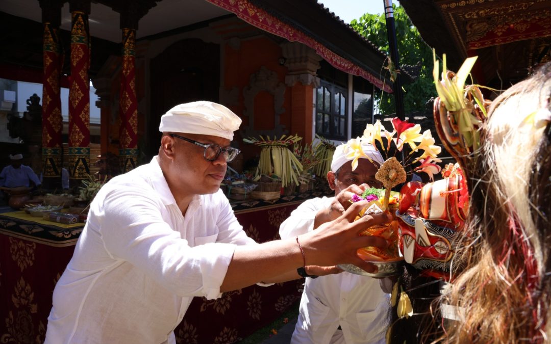 Nyanggra Penganggen Gedung Anyar, ISI BALI Nglaksanayang Upacara Mecaru nyantos Mapadagingan